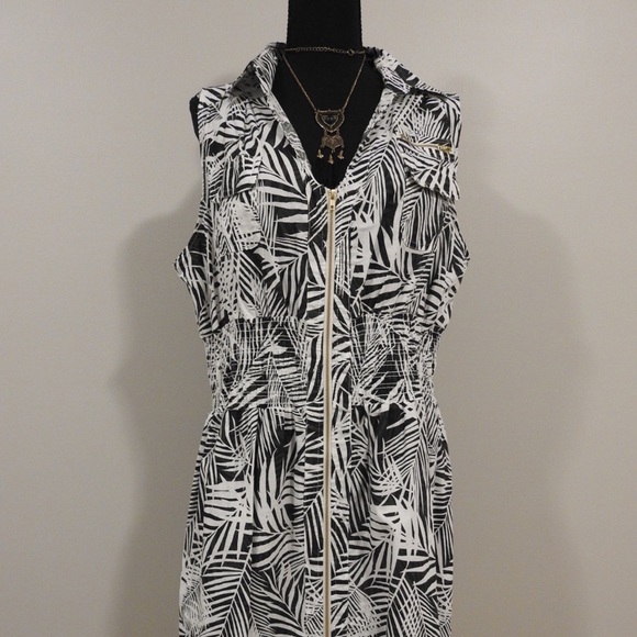 Palm Print Dress - Picture 3 of 4